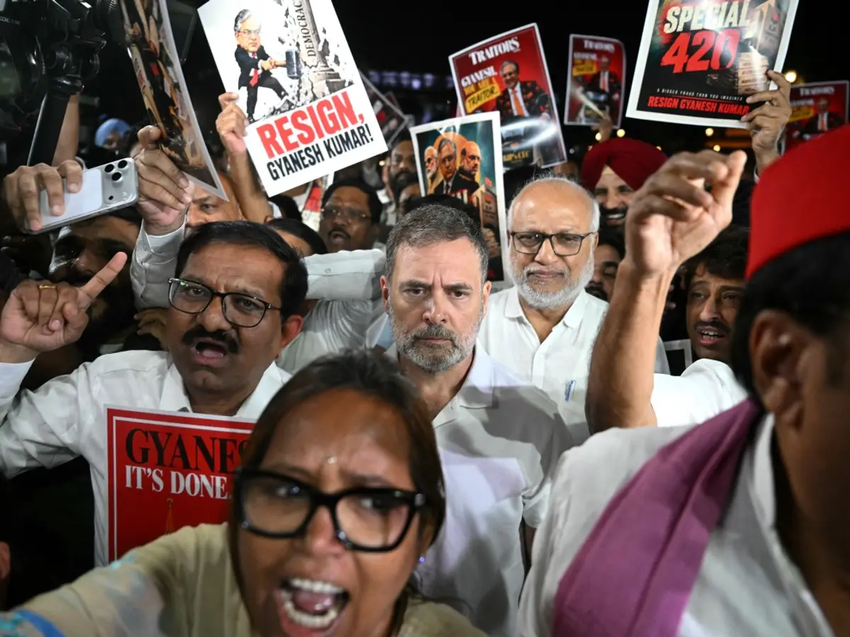 Supreme Court Delays Rahul Gandhi's Plea Over 14 Defects