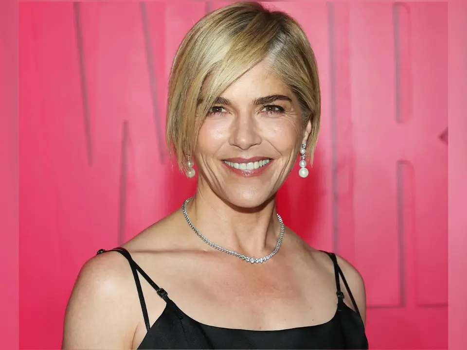 Legally Blonde actor Selma Blair accused of assaulting flight attendants and hospital staff; FBI issues federal summons Legally Blonde actor Selma Blair accused of assaulting flight attendants and hospital staff; FBI issues federal summons