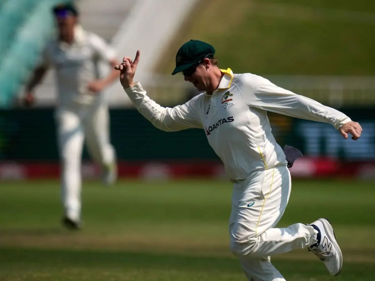 SA vs AUS 1st Test: Steve Smith takes field on day 5 following concussion scare in Durban SA vs AUS 1st Test: Steve Smith takes field on day 5 following concussion scare in Durban