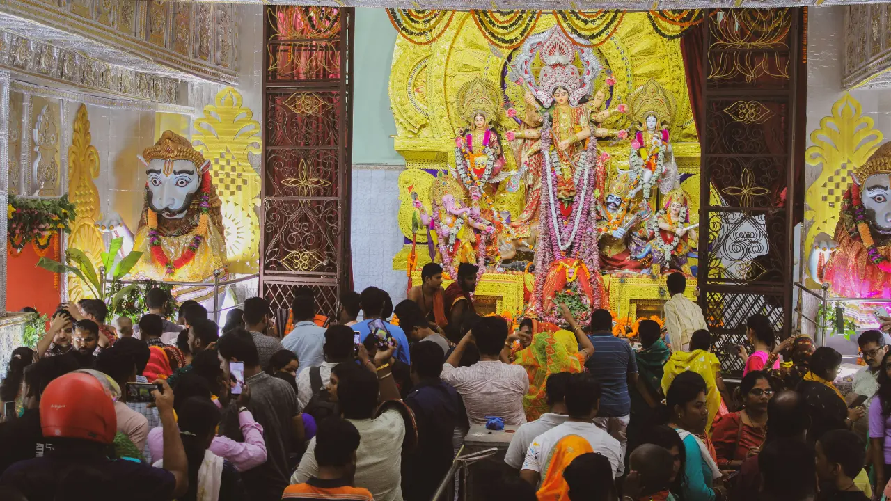 Durga Puja 2026: Power banks, water bottles and more, a foolproof guide to pandal hopping