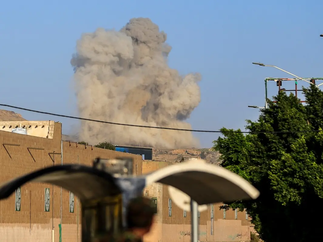 Saudi-led coalition warns civilians to evacuate Yemen oil site ahead of attack Saudi-led coalition warns civilians to evacuate Yemen oil site ahead of attack