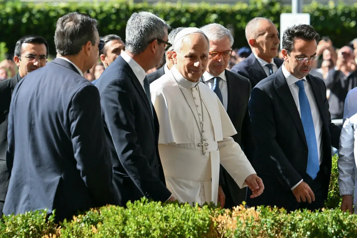 Pope Leo XIV diagnosed with lung cancer after surgery, Vatican says 'successful surgery and recovering'
