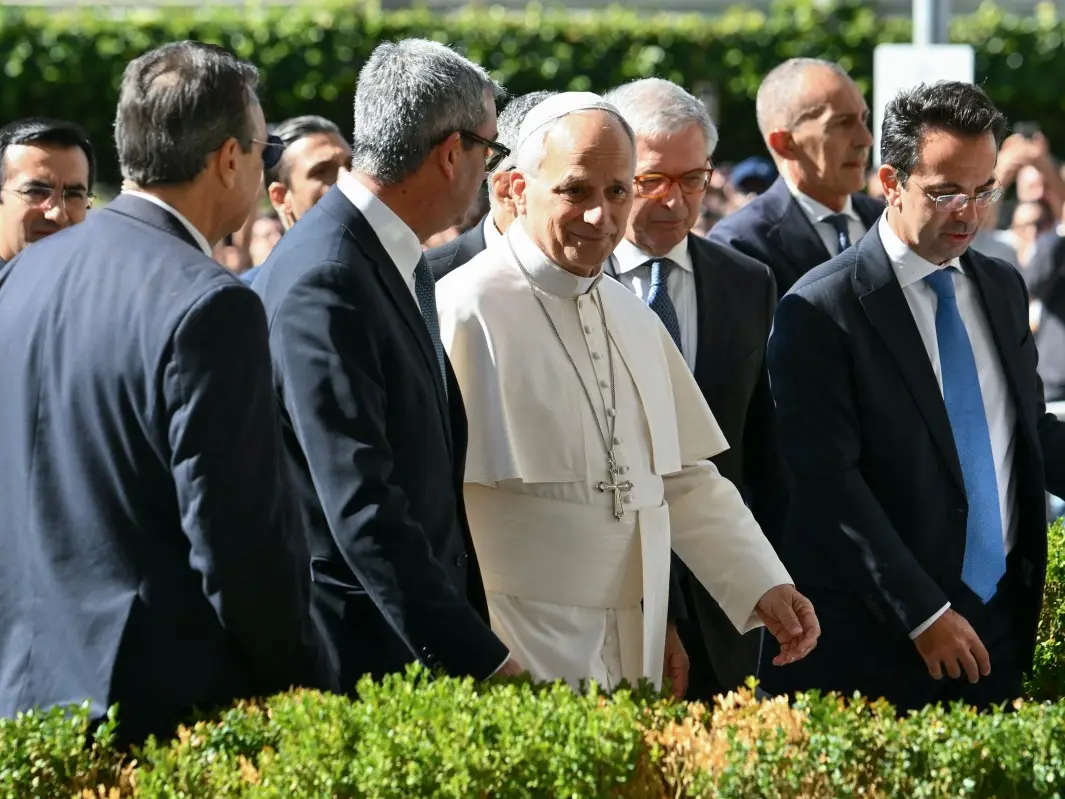 Pope Leo XIV diagnosed with lung cancer after surgery, Vatican says 'successful surgery and recovering' Pope Leo XIV diagnosed with lung cancer after surgery, Vatican says 'successful surgery and recovering'