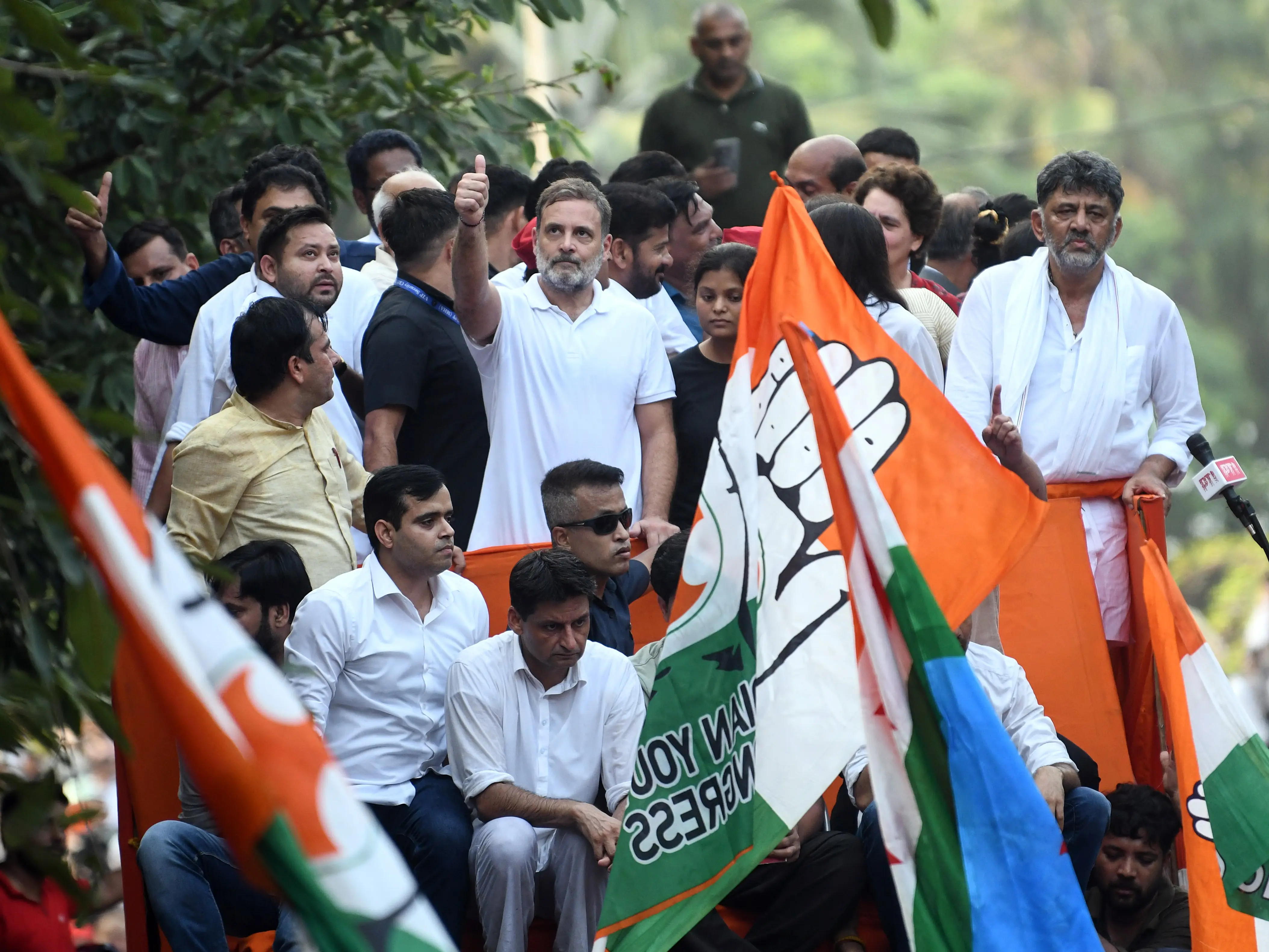 'We are not sitting in ivory towers, we are aware': SC issues notice to Rahul Gandhi, Akhilesh Yadav 'We are not sitting in ivory towers, we are aware': SC issues notice to Rahul Gandhi, Akhilesh Yadav
