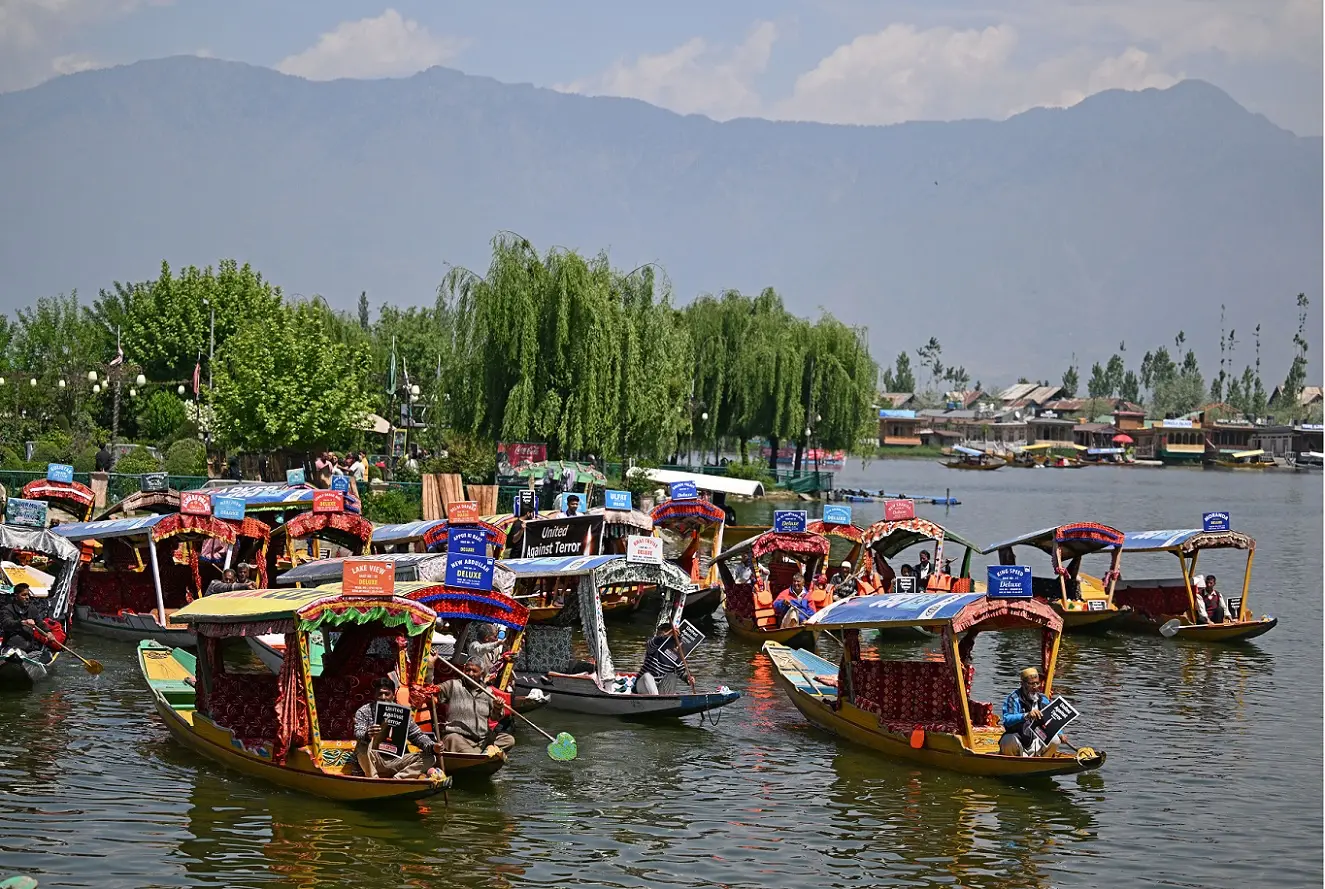 J&K High Court bans motorboats, fuel-powered jet skis on Dal Lake, calls for cleaner alternatives