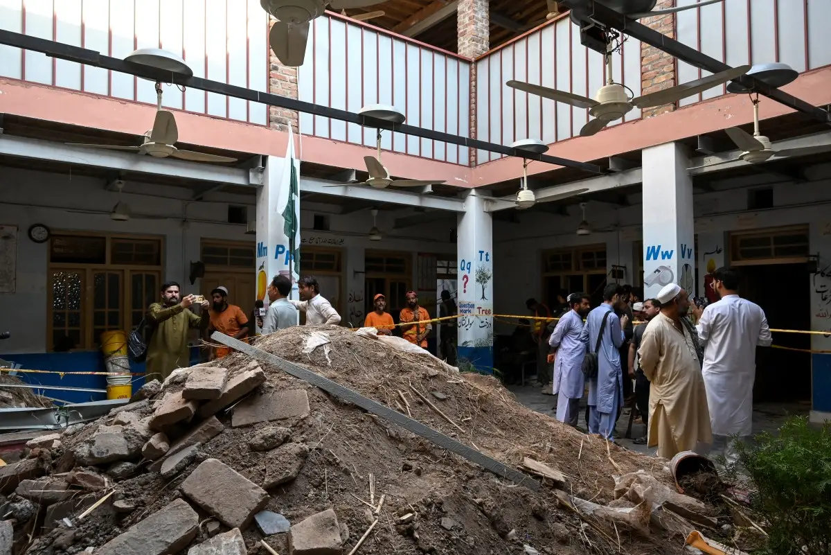 Peshawar school collapse kills 34, including 33 students