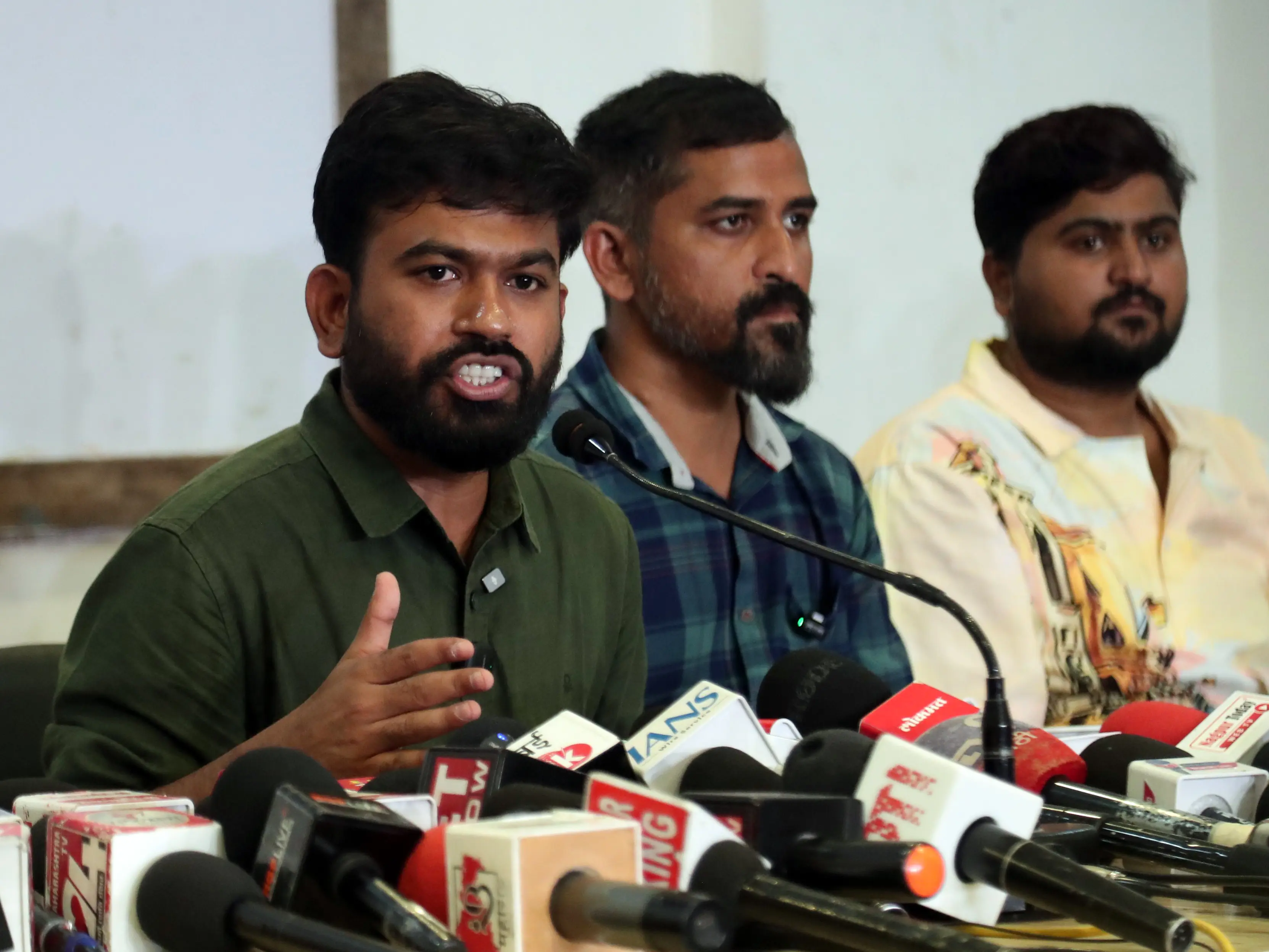 Abhijeet Dipke, Neha Bora detained as CJP protesters gather for Tiranga Yatra at Connaught Place Abhijeet Dipke, Neha Bora detained as CJP protesters gather for Tiranga Yatra at Connaught Place