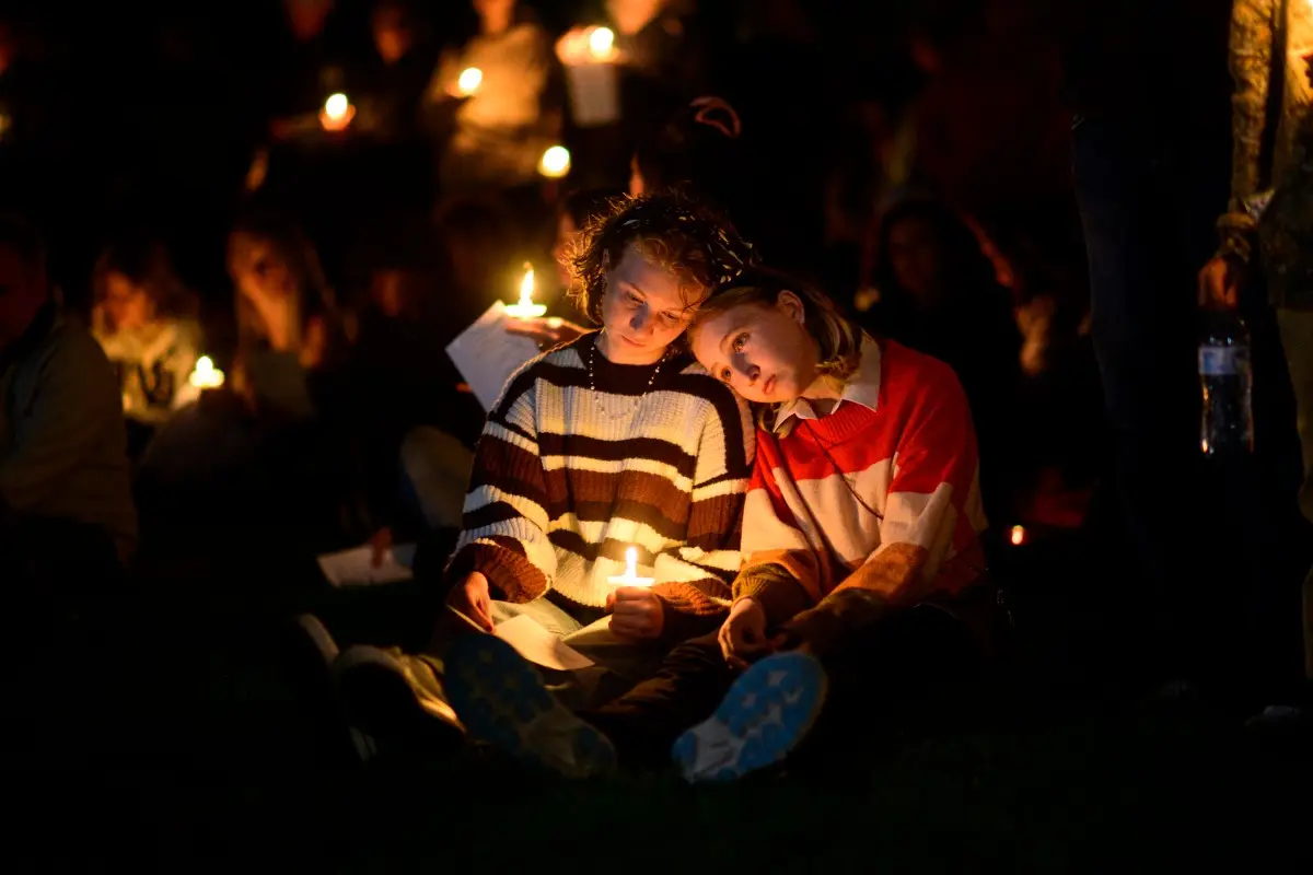 Oregon school shooting: 16-year-old shooter identified, used shotgun bought by mother; Trump praises bystander who shot gunman as 'great hero'