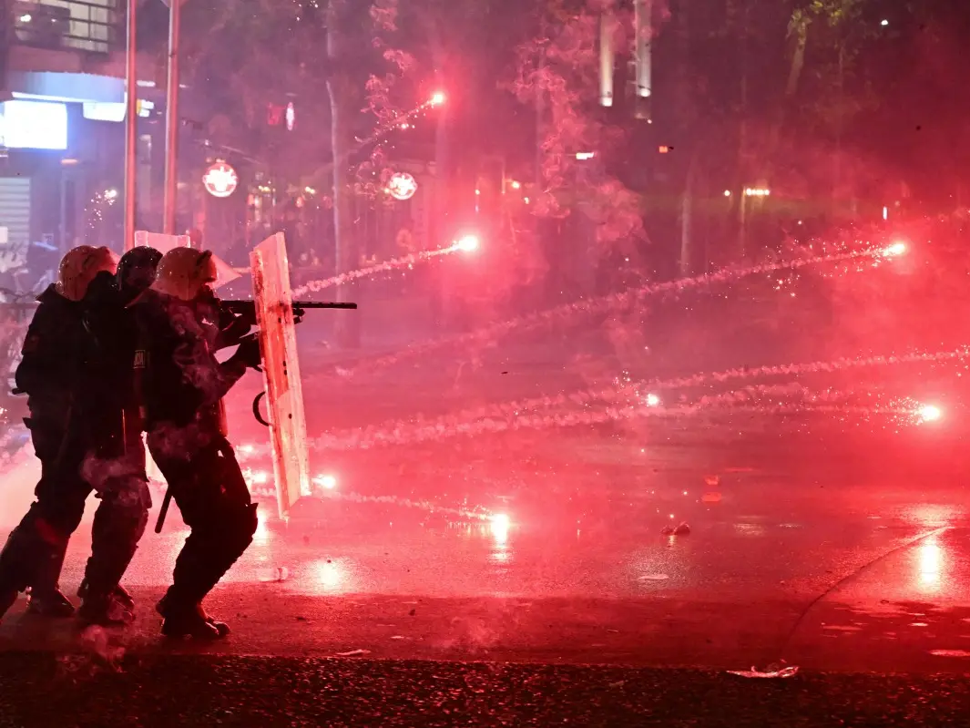 WATCH | Albania protesters set Supreme Court on fire as anti-Rama riots escalate WATCH | Albania protesters set Supreme Court on fire as anti-Rama riots escalate
