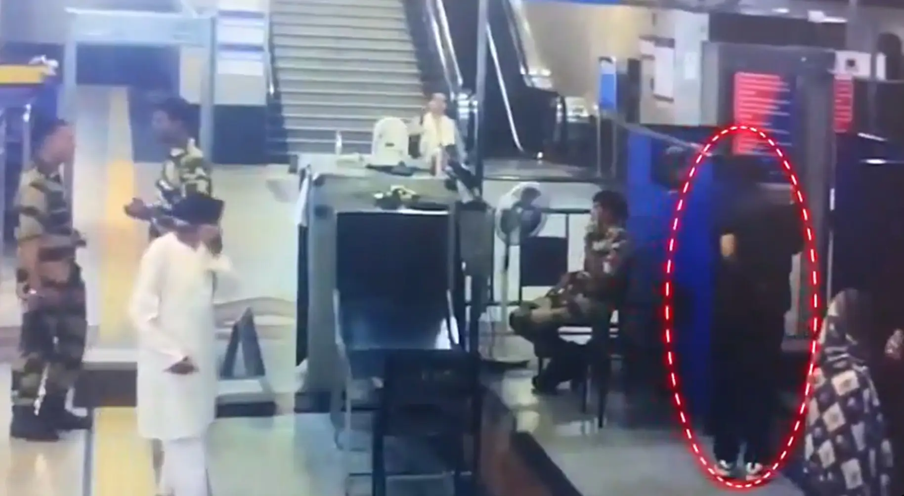 Watch: Passenger tries to flee Delhi's Jama Masjid Metro station, CISF catches him