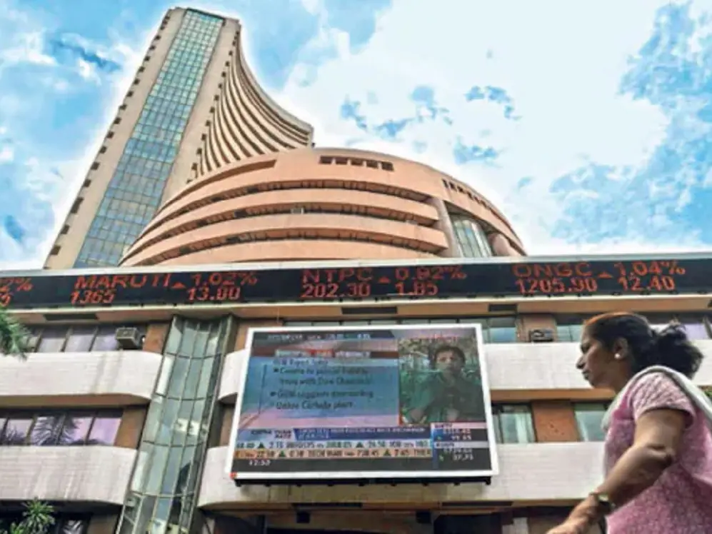 Sensex sinks 876 points; Nifty dips below 22,900, as private banks drag market Sensex sinks 876 points; Nifty dips below 22,900, as private banks drag market