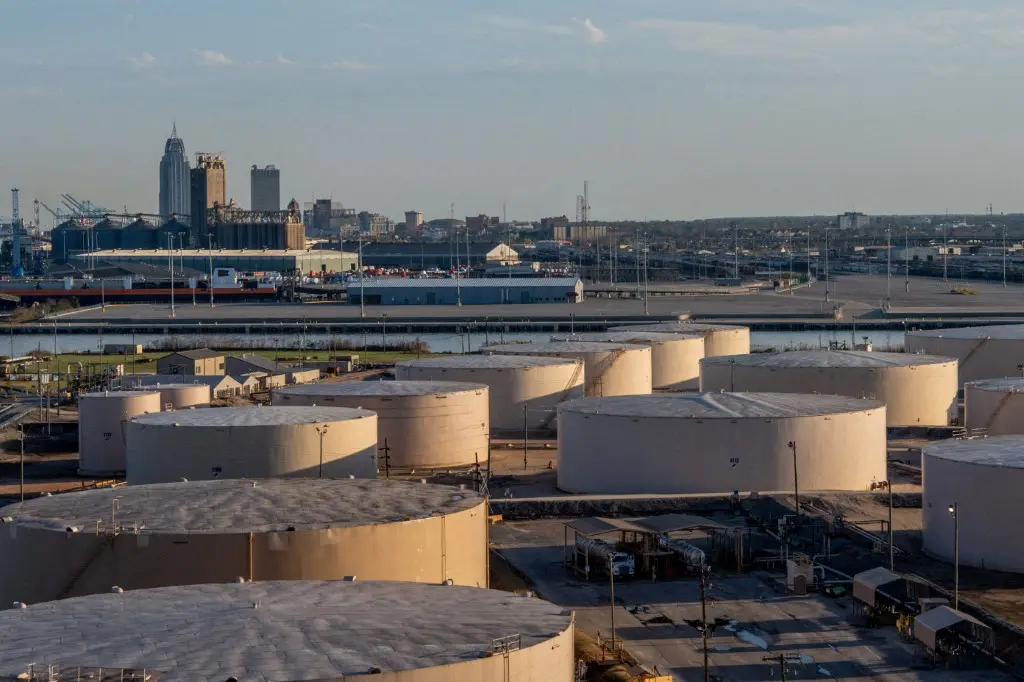 Oil prices retreat from 5-month high after Trump eases Russian fuel sanctions
