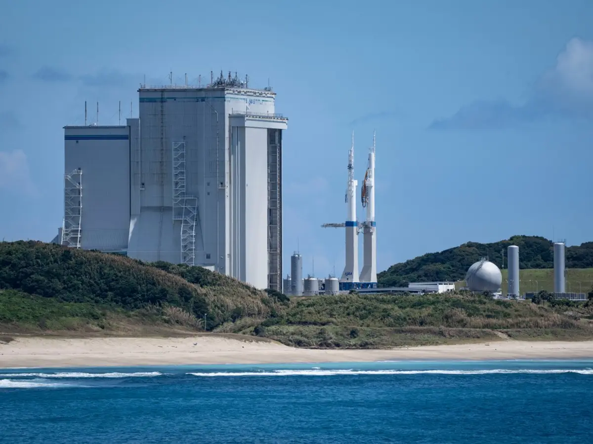 ANSEHEN | Japan startet historische Mission zur Probenentnahme vom ...
