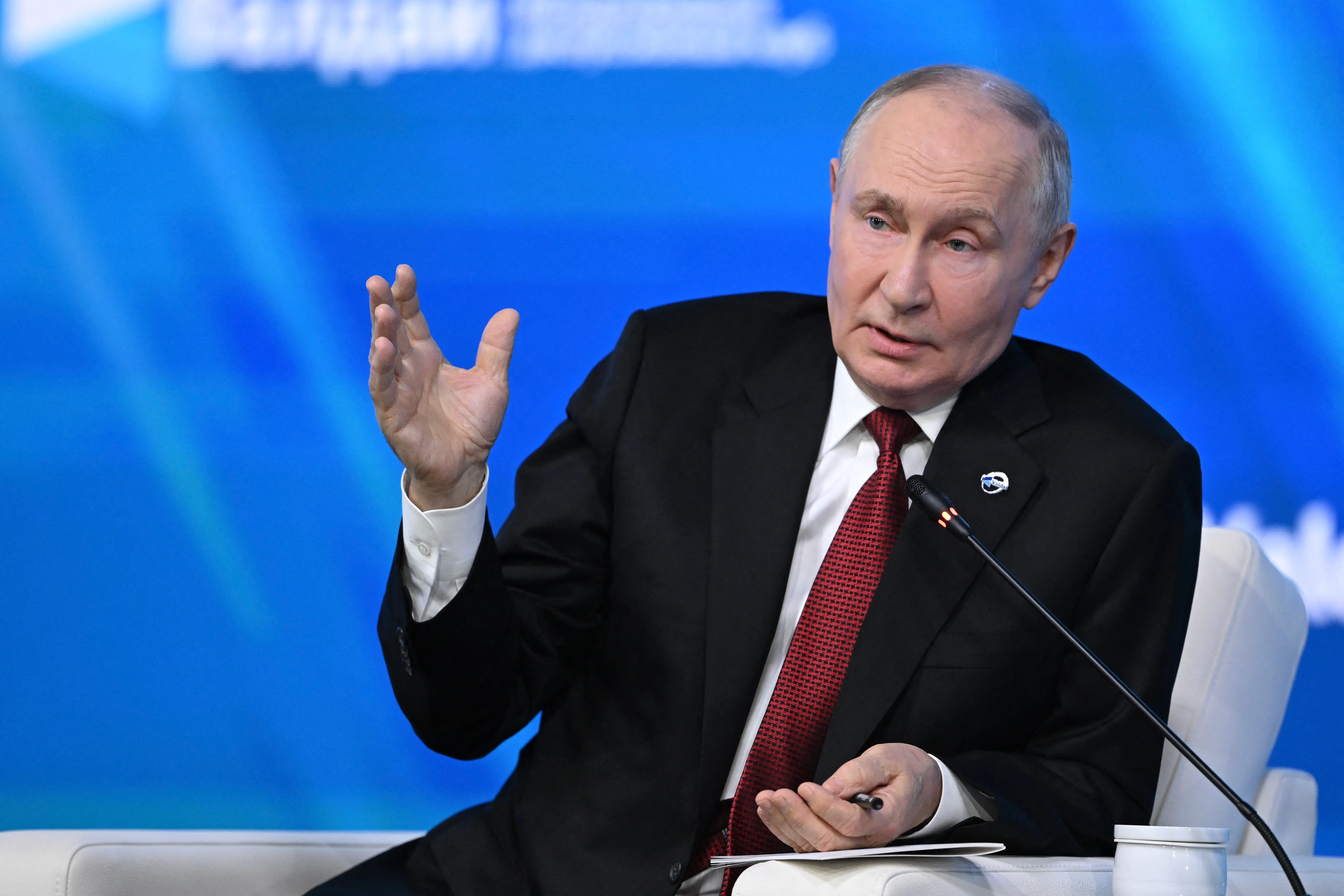 Putin pounds key Kyiv highway with deadly drone attack, Zelensky slams US for delaying Patriot missiles | Gravitas