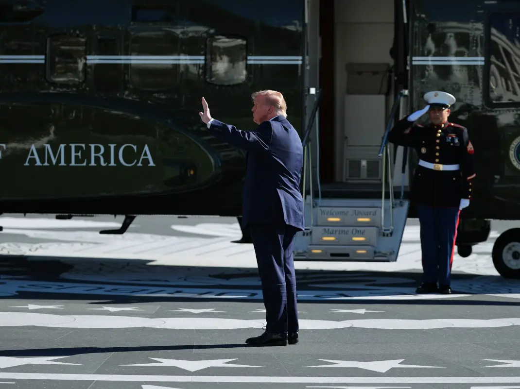 Trump waves at 'empty space' in viral video,' critics claim 'mental decline getting worse' | WATCH Trump waves at 'empty space' in viral video,' critics claim 'mental decline getting worse' | WATCH