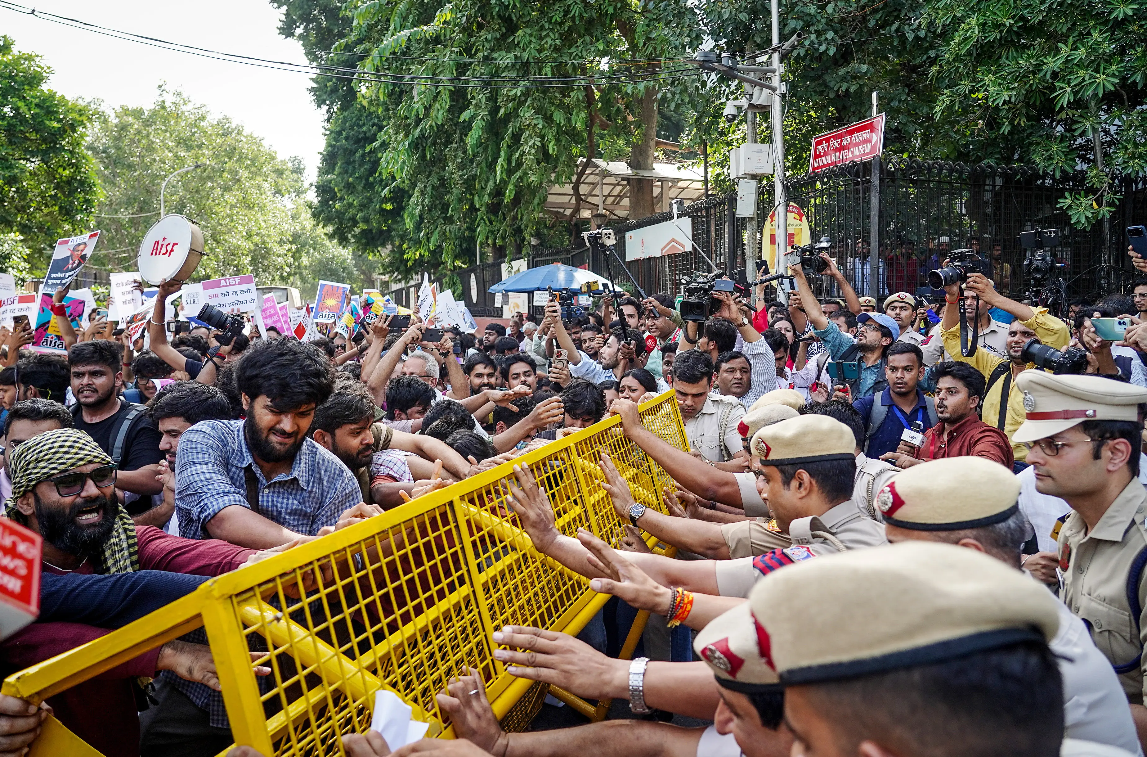 India: Delhi protests demand election commissioner's resignation over voter list overhaul
