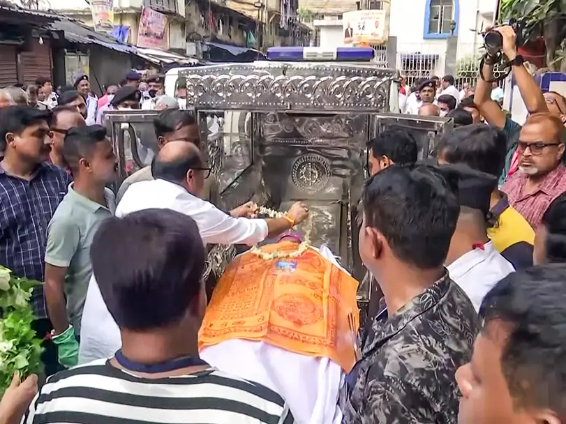 West Bengal govt forms SIT to probe Kolkata Durga Puja stampede that killed 19 West Bengal govt forms SIT to probe Kolkata Durga Puja stampede that killed 19