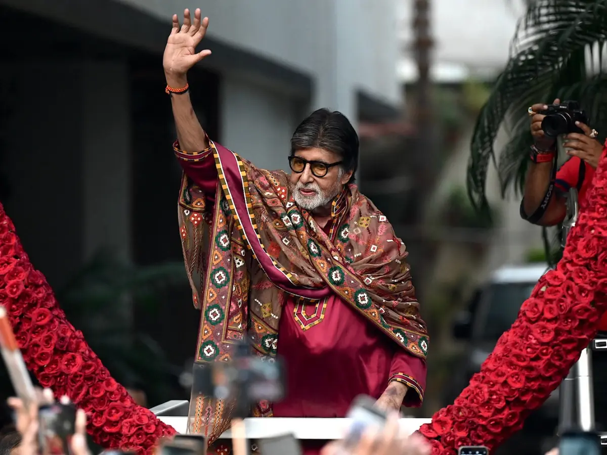 Amitabh Bachchan announces social media break, addresses fans in emotional note Amitabh Bachchan announces social media break, addresses fans in emotional note