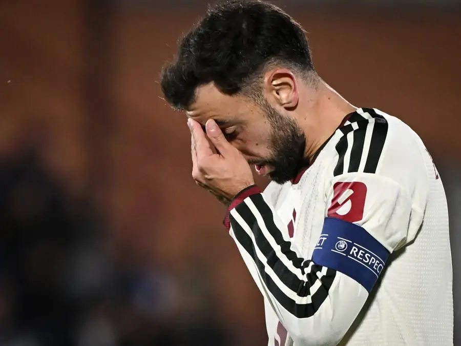 Bruno Fernandes calls out under-fire Man Utd manager Carrick after Como drubbing