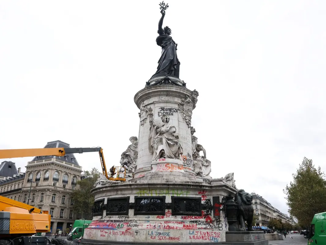 France moves to ban fresh protests as Macron faces mounting pressure France moves to ban fresh protests as Macron faces mounting pressure