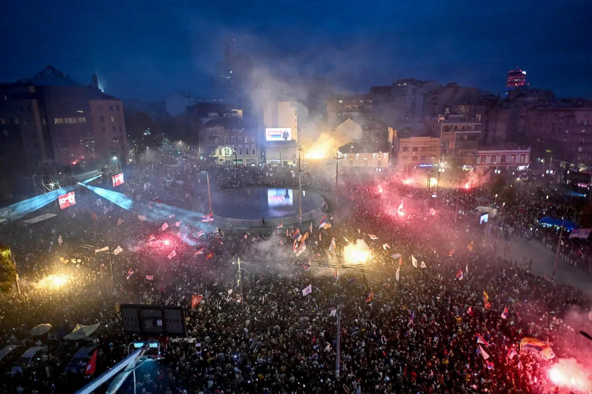 Who are the student list candidates challenging Vucic?