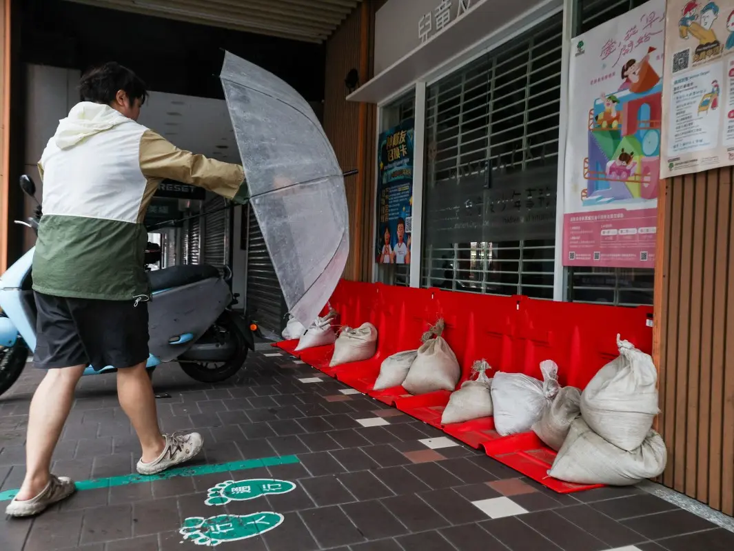 Typhoon Champi nears Taiwan: Schools, markets closed and mass evacuations underway Typhoon Champi nears Taiwan: Schools, markets closed and mass evacuations underway