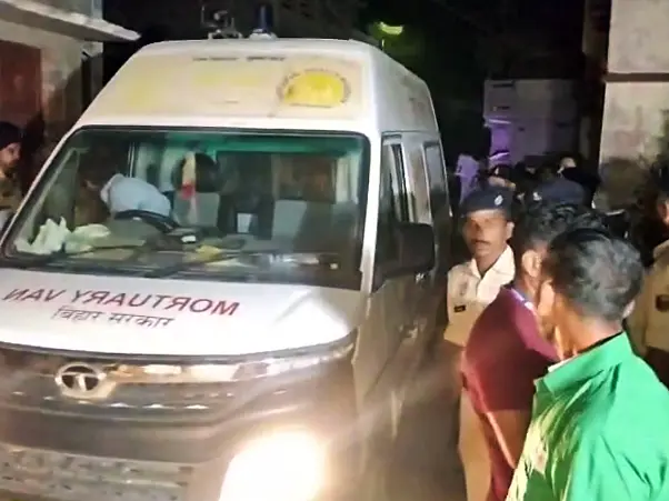 Five killed, several injured after explosion in Bihar's Siwan as firecrackers catch fire Five killed, several injured after explosion in Bihar's Siwan as firecrackers catch fire