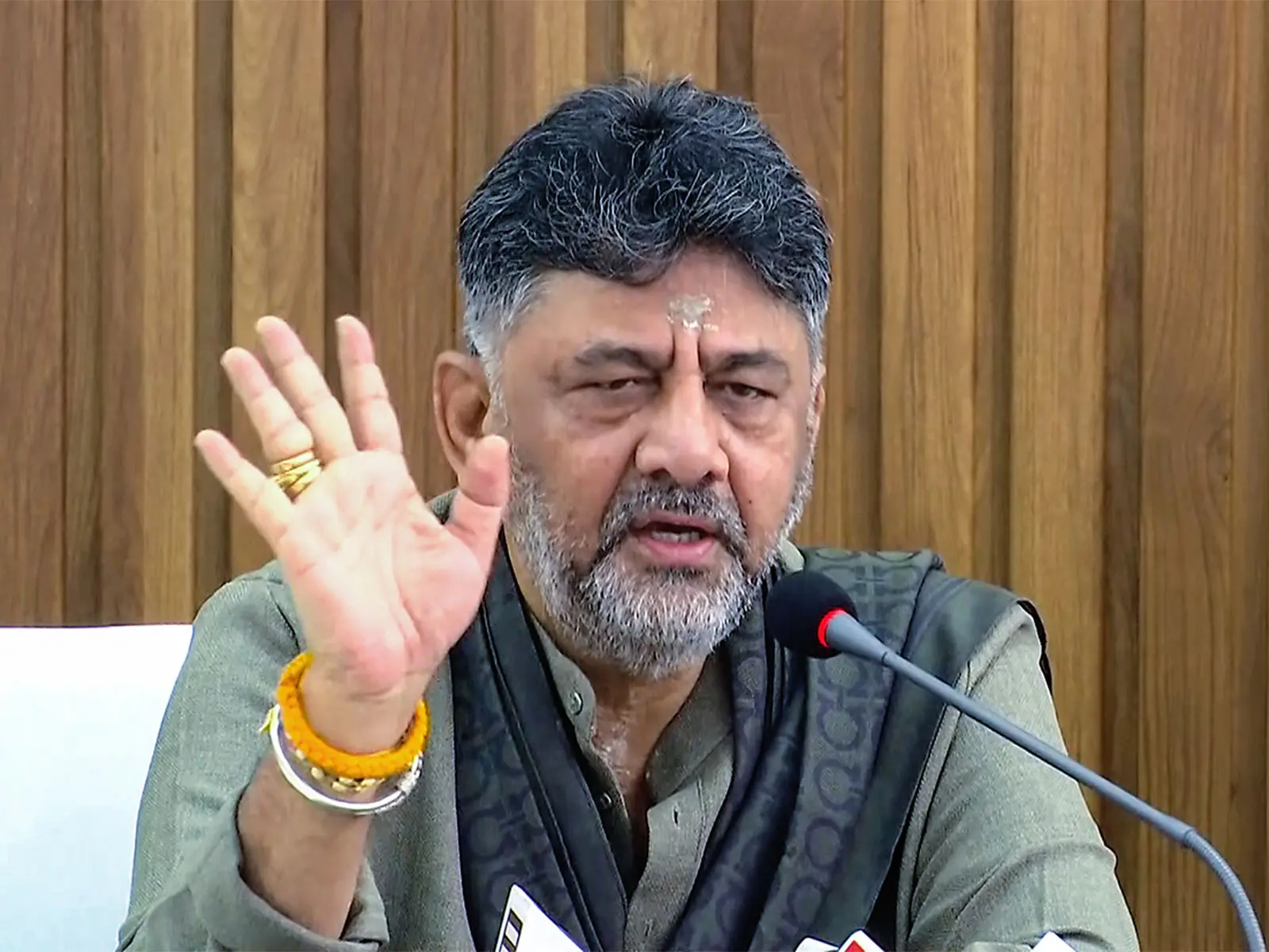 Spying with smart glasses? DK Shivakumar claims businessman targeted him and Kerala leaders Spying with smart glasses? DK Shivakumar claims businessman targeted him and Kerala leaders
