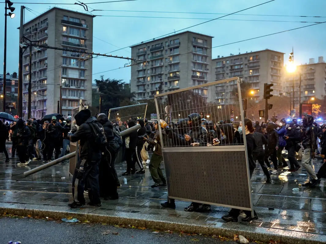 France protests: Clashes erupt between police and protesters in Paris as nearly 410,000 take to streets across country France protests: Clashes erupt between police and protesters in Paris as nearly 410,000 take to streets across country