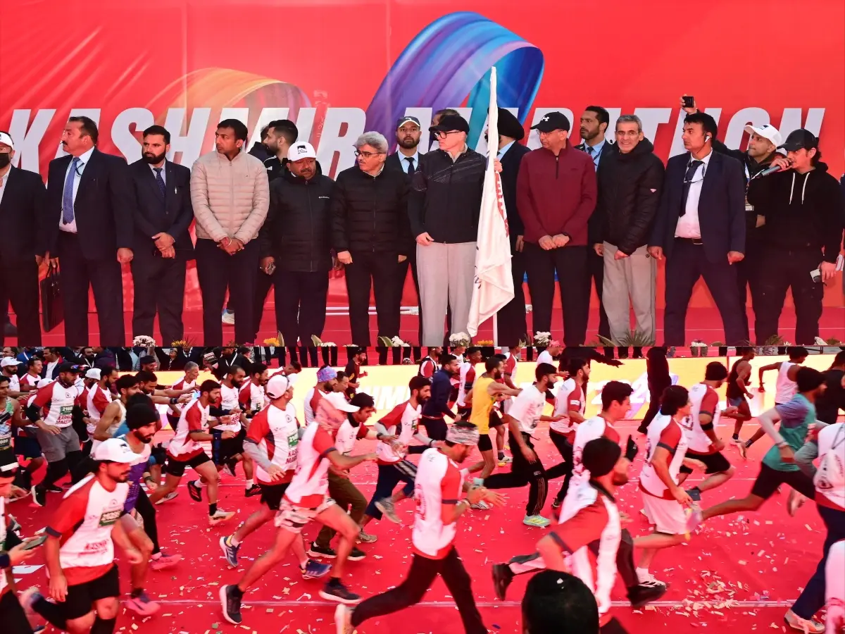 JK CM, Omar Abdullah flags off third Kashmir Marathon JK CM, Omar Abdullah flags off third Kashmir Marathon