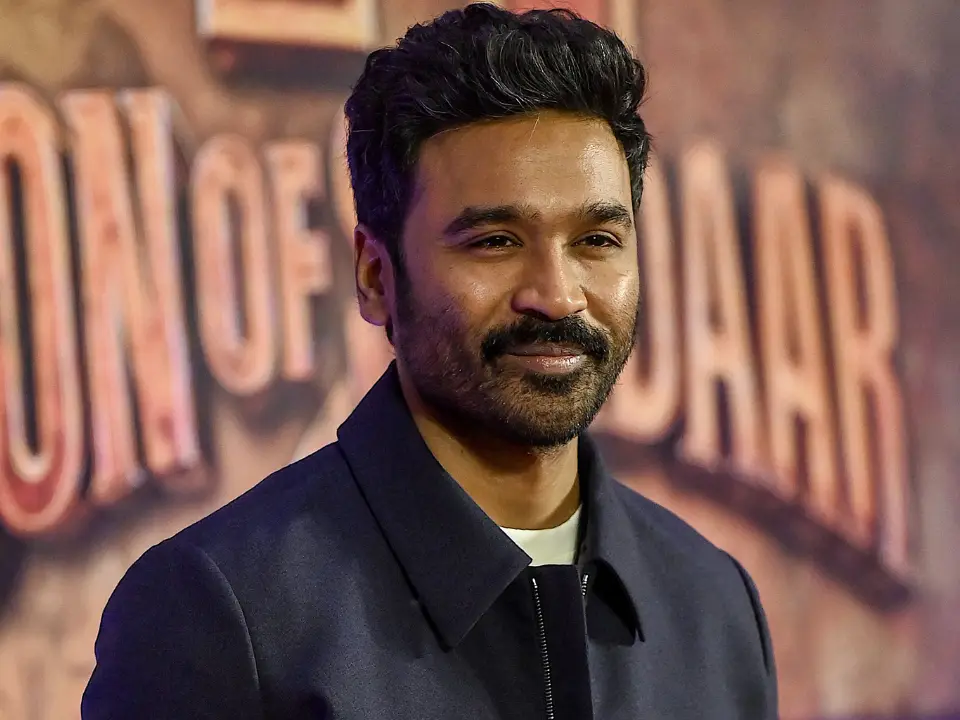 Dhanush to enter politics? Actor to meet 3,000 women fans in Chennai Dhanush to enter politics? Actor to meet 3,000 women fans in Chennai