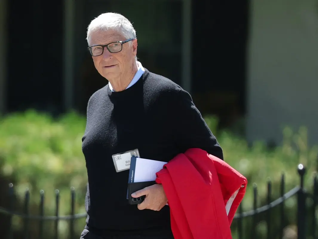 'Hire the robot, fire the human': Bill Gates's words hint at a bleak future 'Hire the robot, fire the human': Bill Gates's words hint at a bleak future