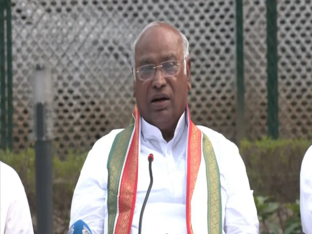 A 'misunderstanding', clarifies heckler on his 'Modi won't go anywhere' remark A 'misunderstanding', clarifies heckler on his 'Modi won't go anywhere' remark