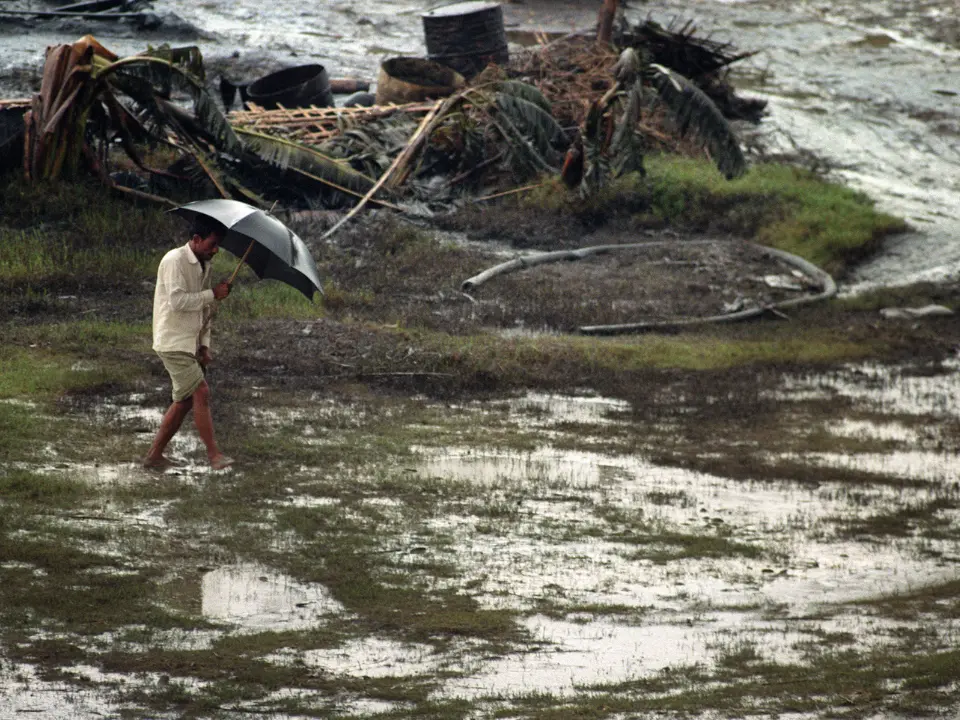 Meteorologists didn't know how to name cyclones. So they relied on their wives and girlfriends Meteorologists didn't know how to name cyclones. So they relied on their wives and girlfriends