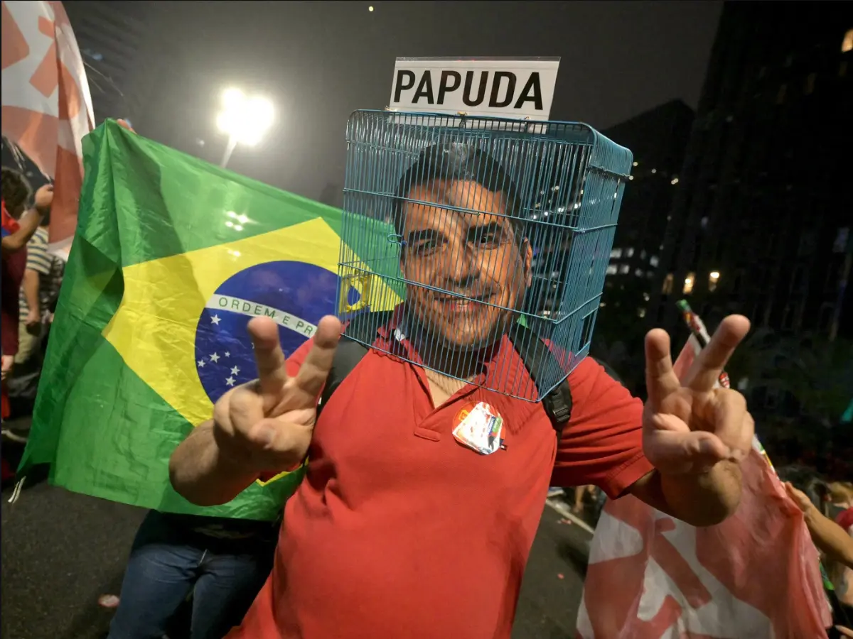 Flavio Bolsonaro lands in the US as he flees after election loss; Lula slams him for 'sneaking out' of Brazil Flavio Bolsonaro lands in the US as he flees after election loss; Lula slams him for 'sneaking out' of Brazil