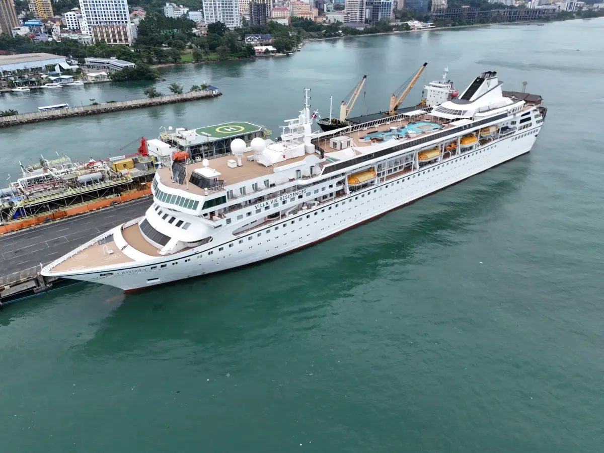 ‘Abandon ship!’ 200 cruise passengers stranded in Cambodia as company runs out of cash ‘Abandon ship!’ 200 cruise passengers stranded in Cambodia as company runs out of cash