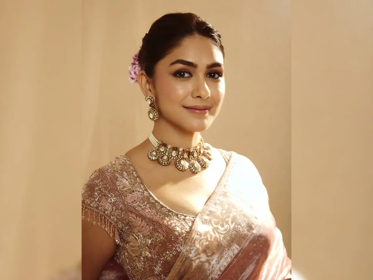 Mrunal Thakur: Elegant Festive Glamour