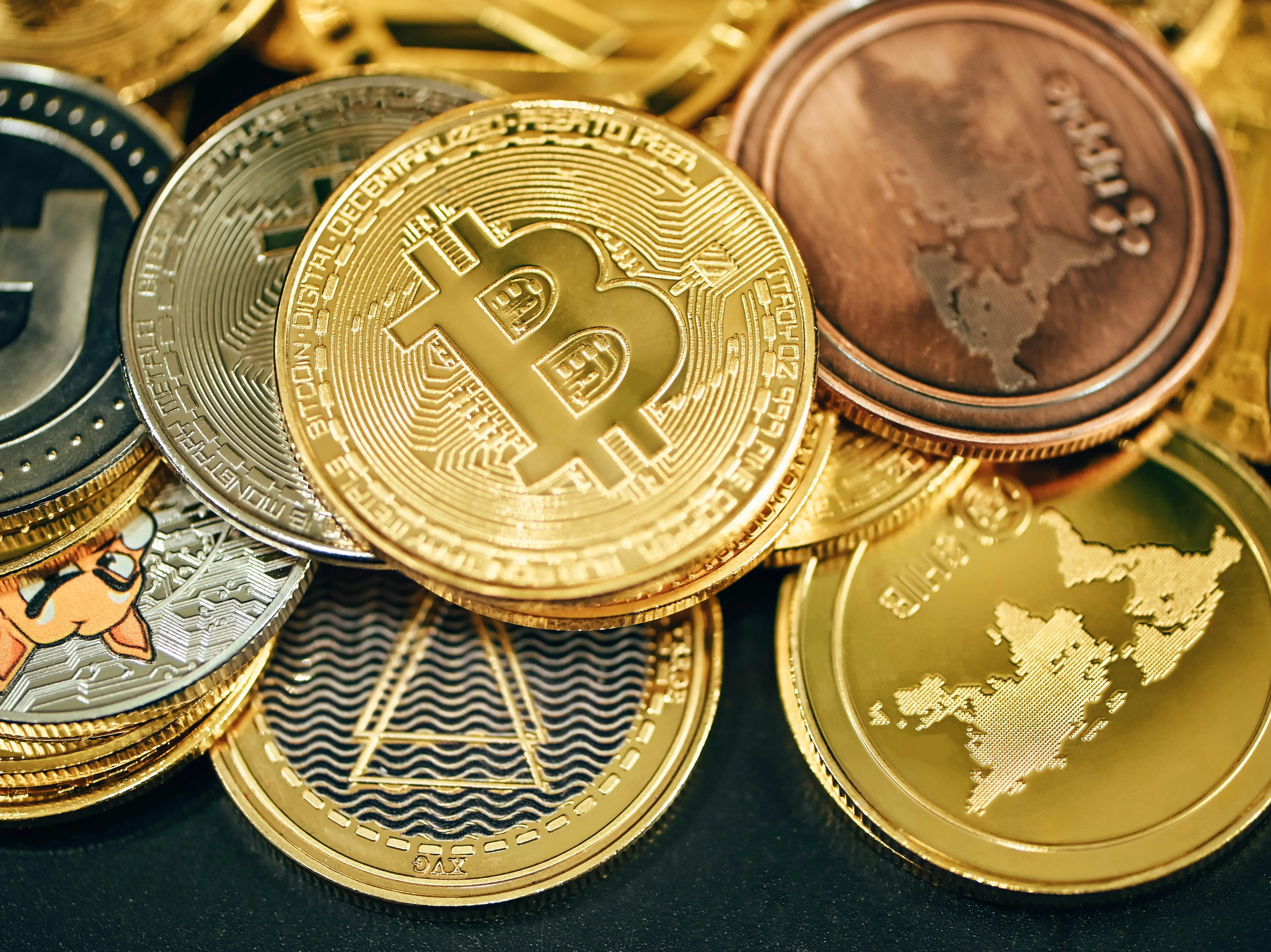 Binance under cyberattack? Crypto giants freeze more than $2.5 billion as Bitcoin drops over 3%. What's happening? Binance under cyberattack? Crypto giants freeze more than $2.5 billion as Bitcoin drops over 3%. What's happening?