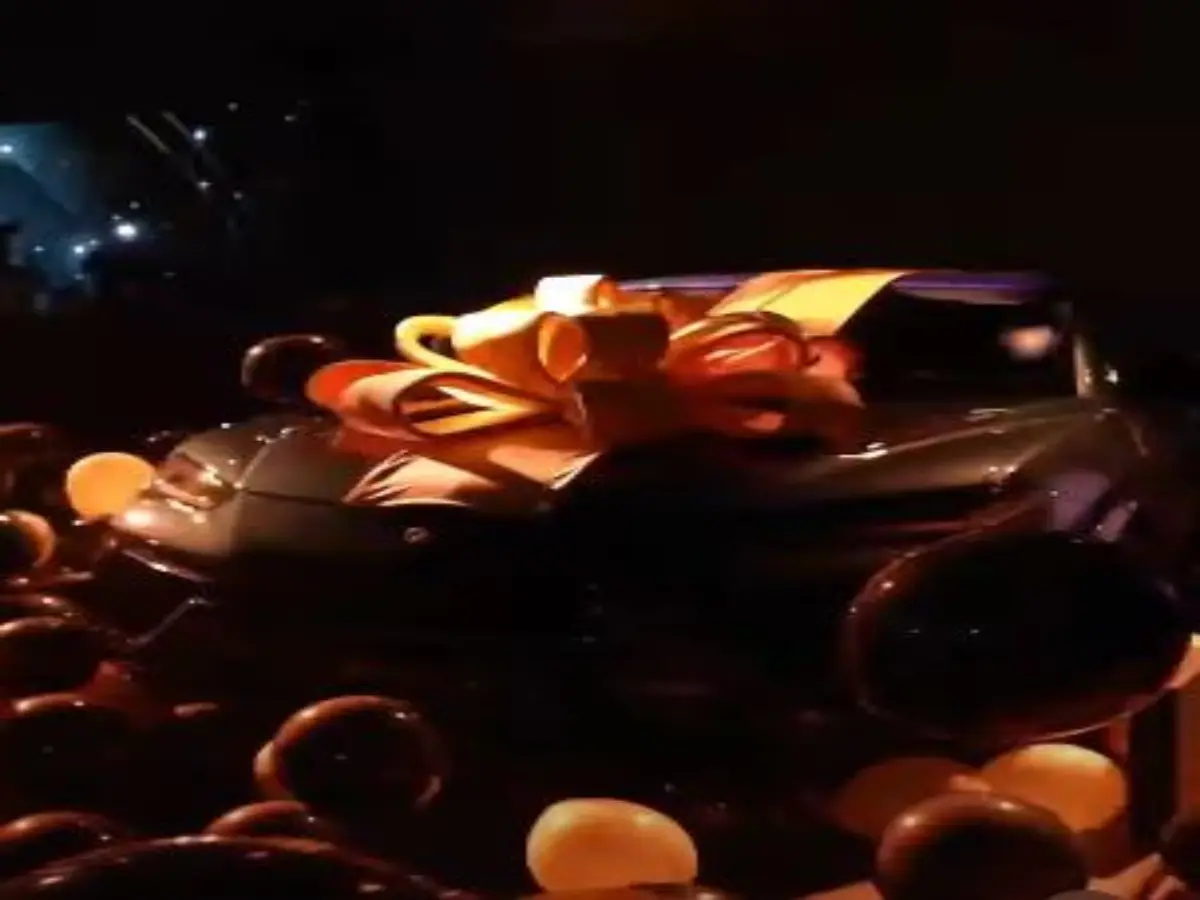 WATCH: Dubai company surprises top performer with Lamborghini Urus as gift WATCH: Dubai company surprises top performer with Lamborghini Urus as gift