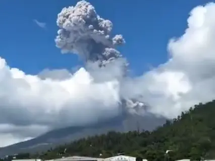 WATCH: Philippines' Mayon volcano erupts, sends 3,000-metre ash column into sky WATCH: Philippines' Mayon volcano erupts, sends 3,000-metre ash column into sky