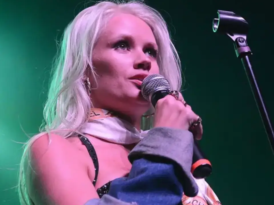 Lauren Bennett cause of death revealed; Party Rock Anthem singer died by suicide Lauren Bennett cause of death revealed; Party Rock Anthem singer died by suicide