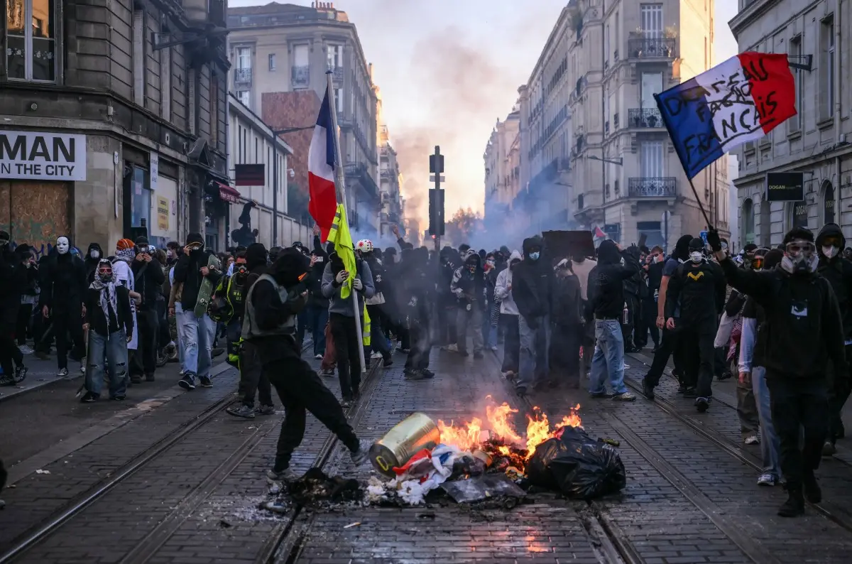 France sees third consecutive weekend of protests